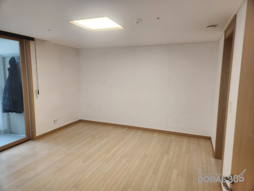 도배365 북부점 별내더샵 44평 화이트 광폭합지 시공 현장 두 번째 사진