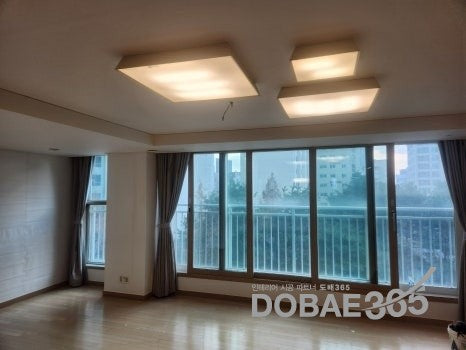 별내더샵 44평 채광 공간 화이트 도배 마감
